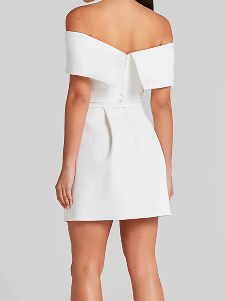 Robe courte pour femme avec encolure bardot plissée lilas élégant - Liora