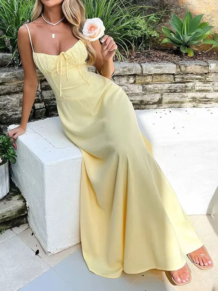Robe longue pour femme avec décolleté en cœur et fines bretelles en jaune pastel - Liora