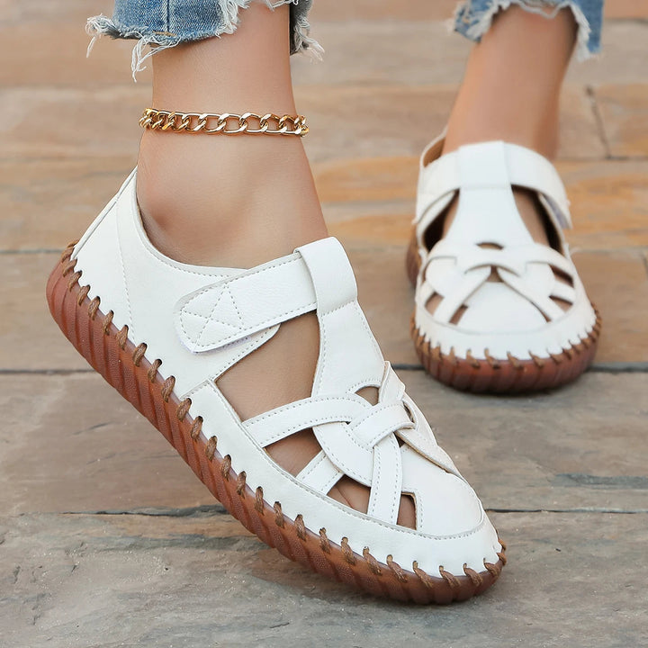 Chaussures plates de style mocassin ajouré en cuir blanc pour femme - Anelya