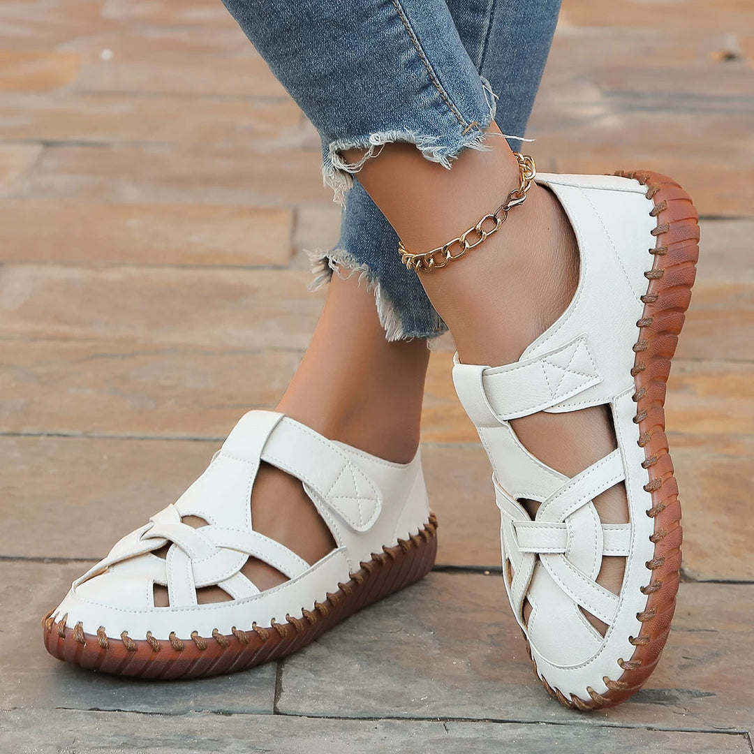 Chaussures plates de style mocassin ajouré en cuir blanc pour femme - Anelya