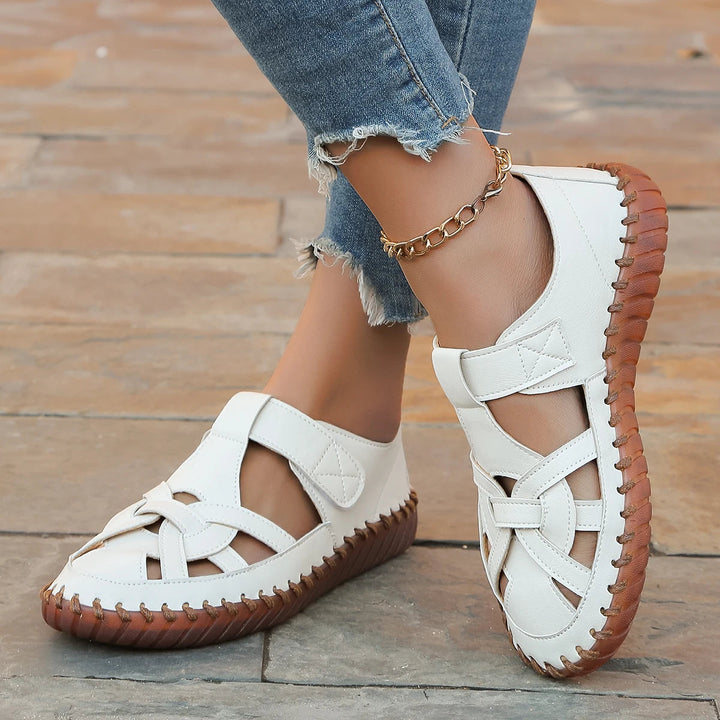 Chaussures plates de style mocassin ajouré en cuir blanc pour femme - Anelya