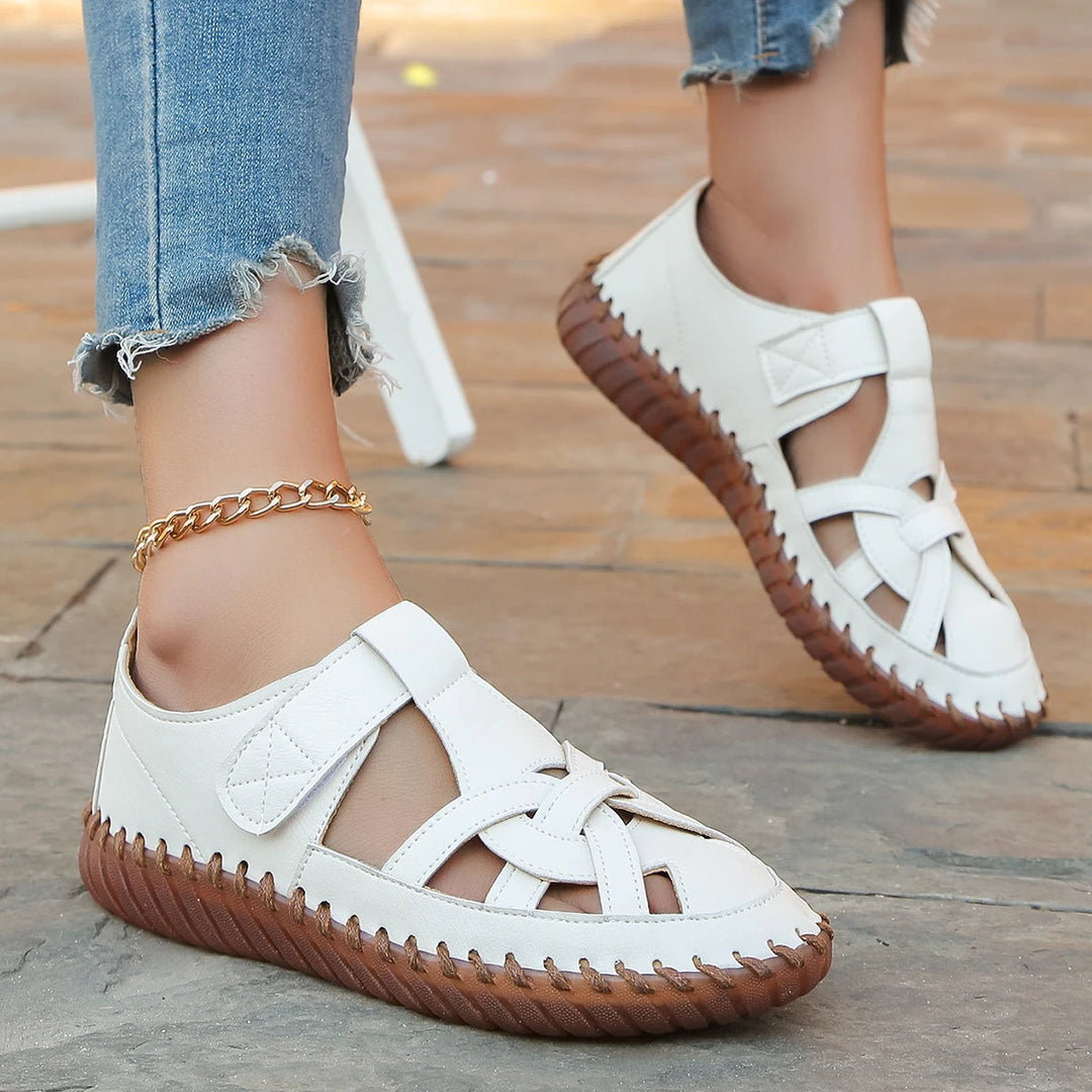 Chaussures plates de style mocassin ajouré en cuir blanc pour femme - Anelya