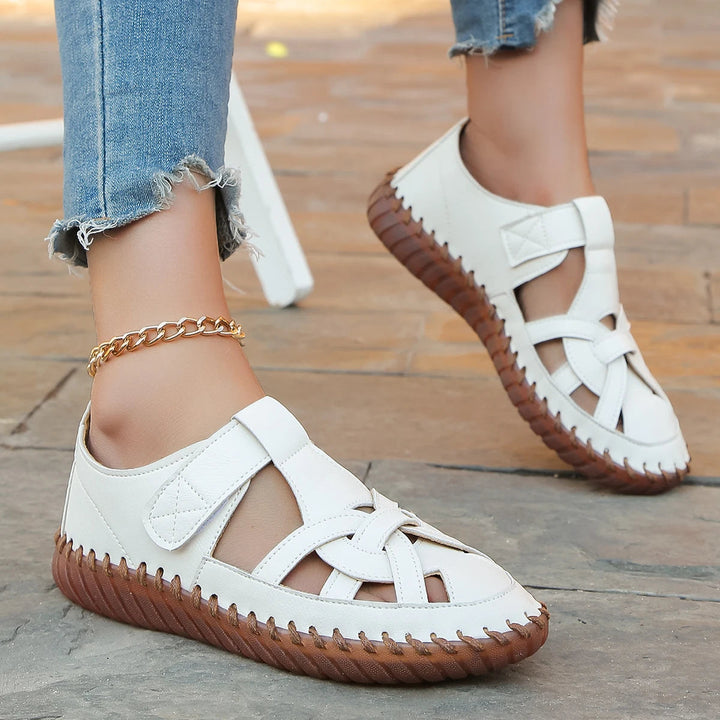 Chaussures plates de style mocassin ajouré en cuir blanc pour femme - Anelya