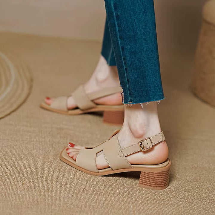 Sandales pour femmes en cuir synthétique ajouré et à talon moyen - Lucía