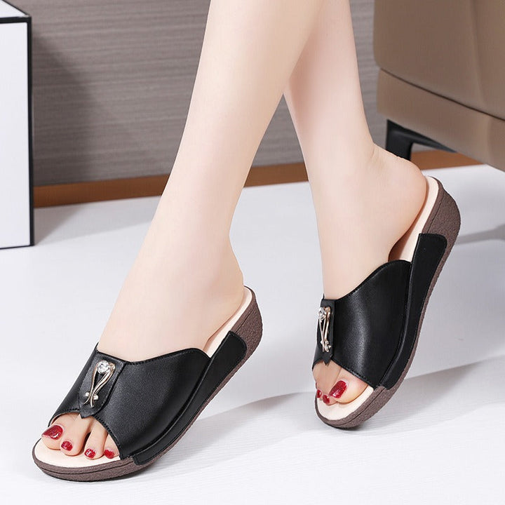 Sandales pour femmes en cuir synthétique avec détails métalliques - Elena