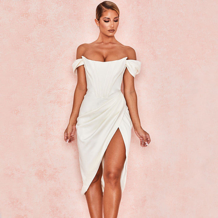 Jasmine - Robe midi de cocktail drapée à épaules dénudées en satin brillant