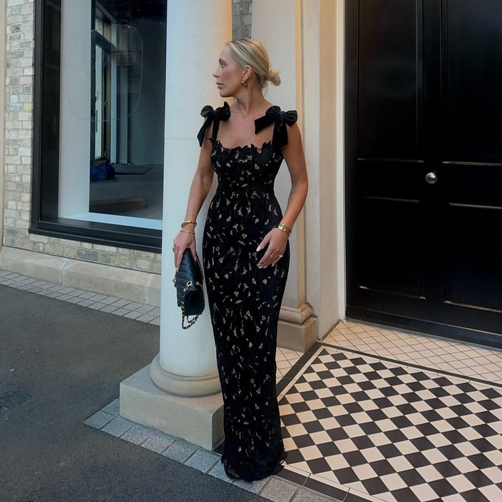 Robe ajustée avec dentelle florale et nœuds - Roselina