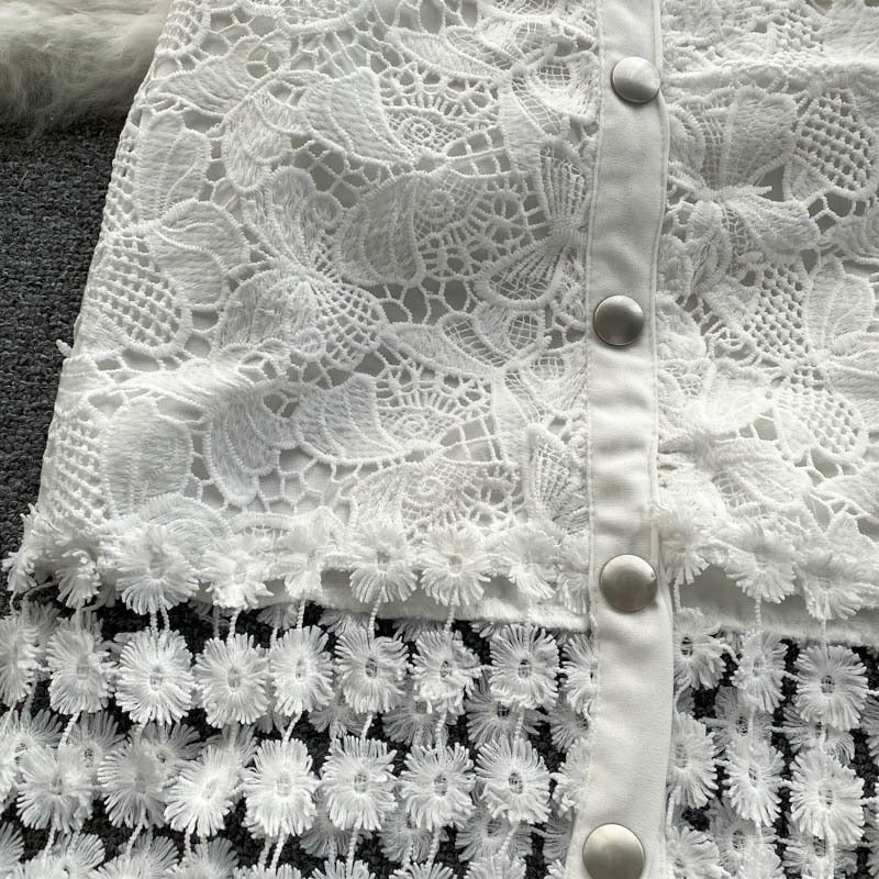 Jupe longue en dentelle avec détails floraux et boutons, coupe droite - Solène