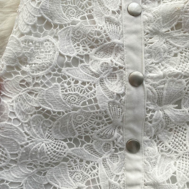 Jupe longue en dentelle avec détails floraux et boutons, coupe droite - Solène