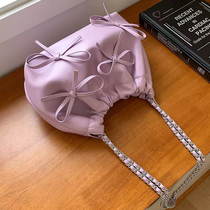 Sac à bandoulière en cuir verni de style romantique avec nœuds - Léonie