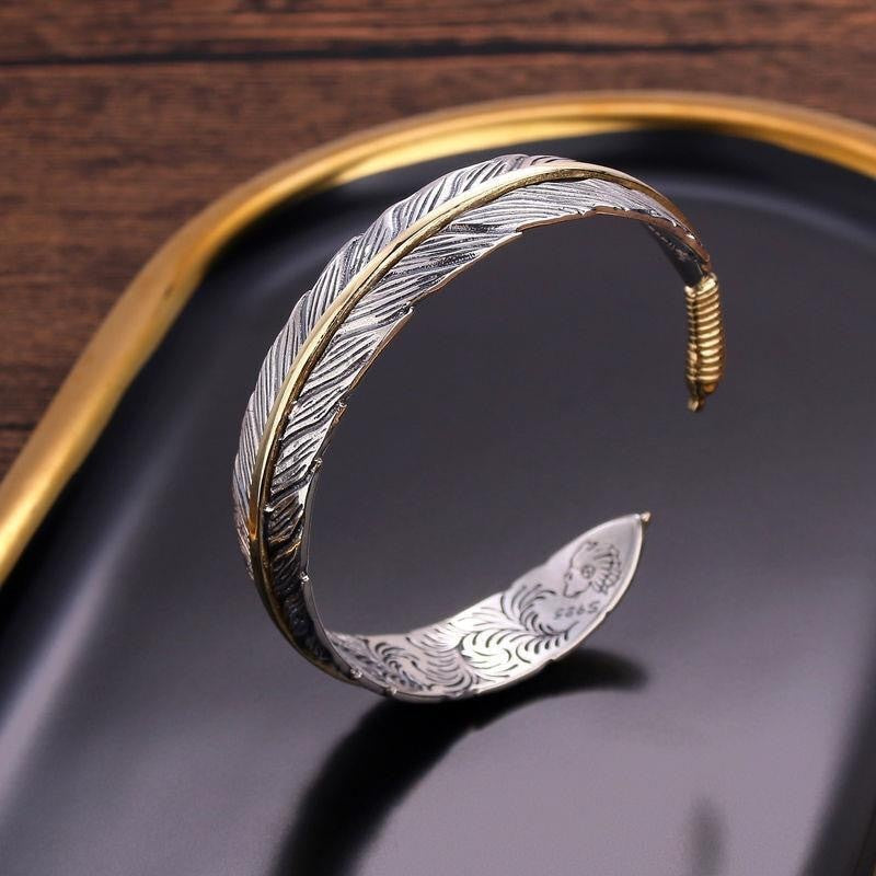 Le bracelet de plumes du trésor des Norvégiens