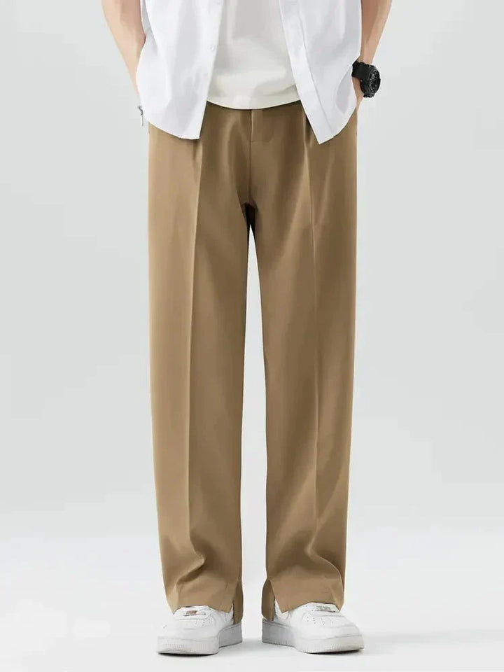 Pantalon à plis moderne