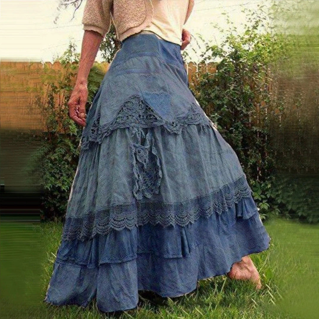 Jupe longue boho en dentelle superposée, romantique et légère, parfaite pour un look féminin et sophistiqué.