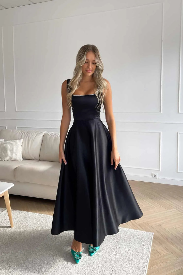 Anna - Robe sans manches à encolure carrée